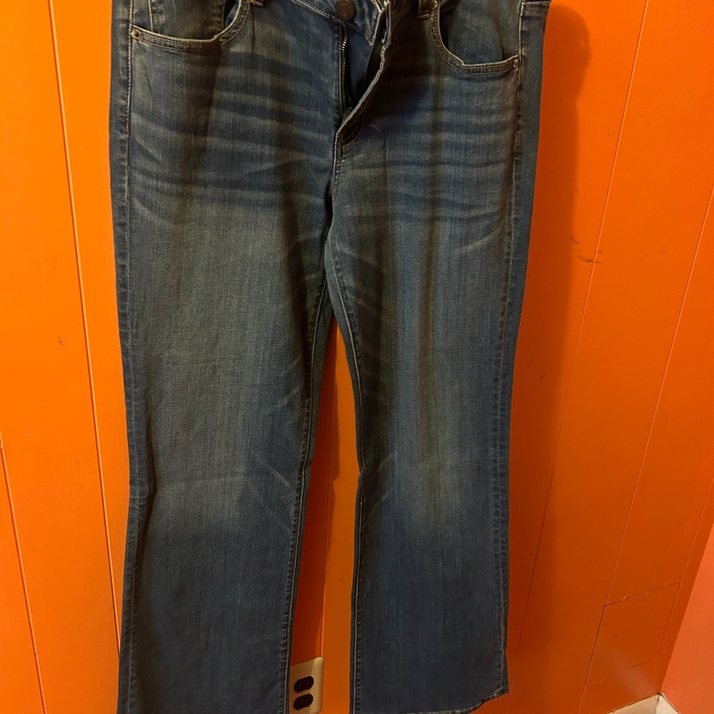 Like new American Eagle Favorite Boyfriend jeans size 16 long. Super stretch. - Picture 3 of 11